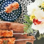 Corn dog, czyli parówka w cieście, z czarnuszką i rozmarynem