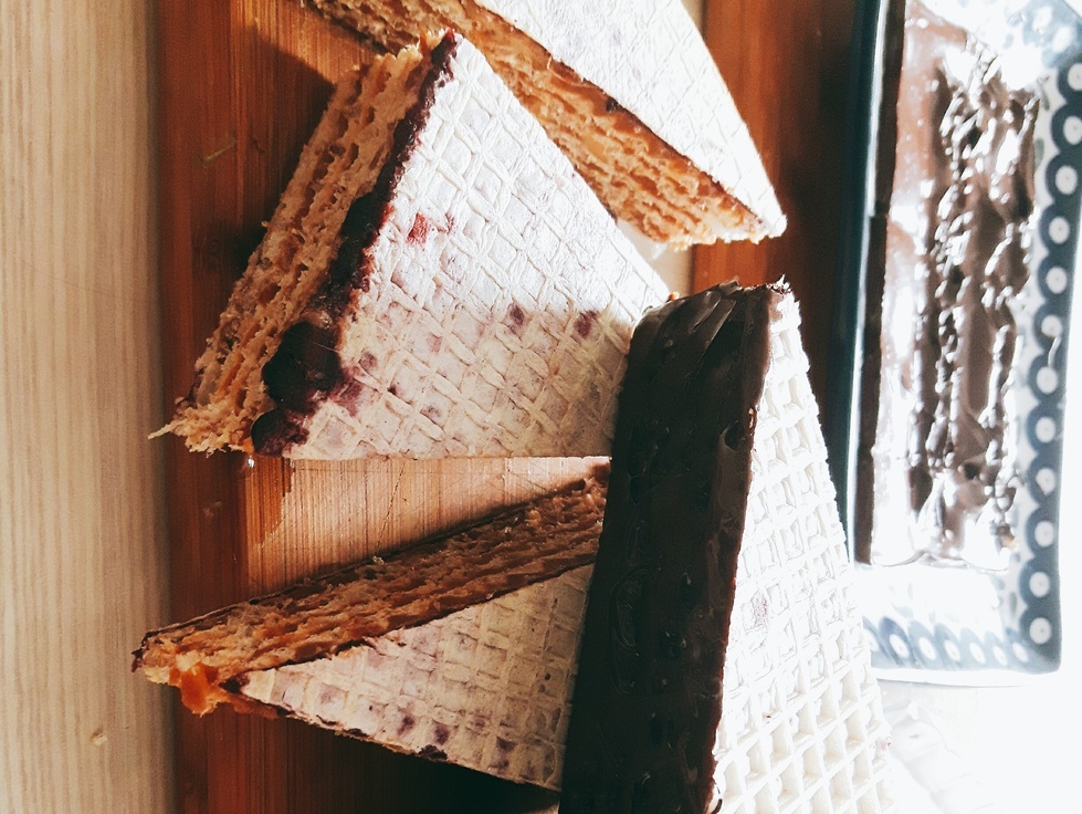 Piszinger - wafle z kajmakiem, masłem orzechowym i dżemem porzeczkowym