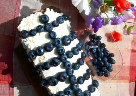 Ciasto z makiem, mascarpone i borówkami