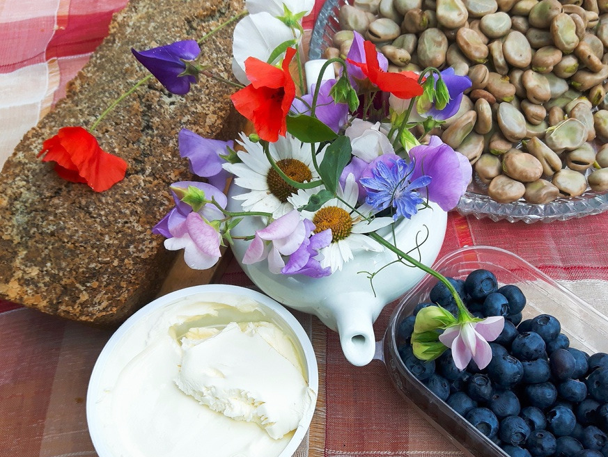 Przepis na ciasto z makiem, mascarpone i borówkami