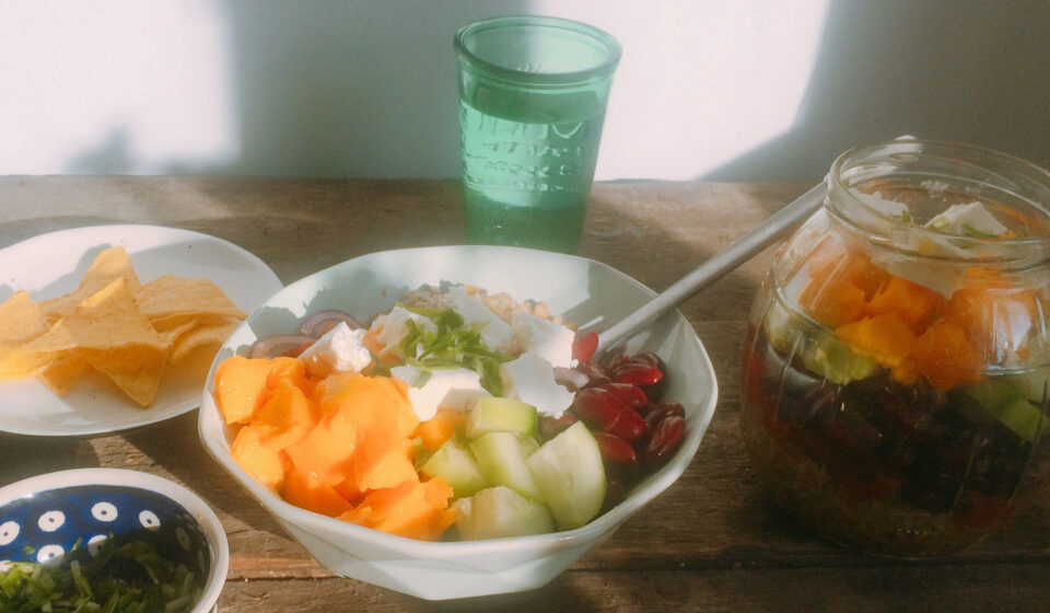 Sałatka z frikeh, mango i fety