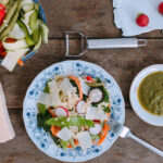 primavera z wiosennymi warzywami i pesto