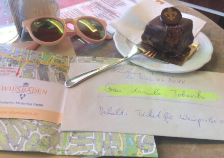 torcik czekoladowo-ananasowy z cukierni KUNDER na Wilhelmstraße 12 Wiesbaden