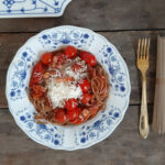 Makaron gryczany z sosem all’Amatriciana