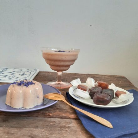 Panna cotta daktylowa