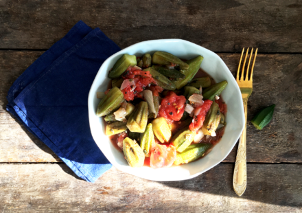okra z pomidorami