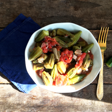 okra z pomidorami