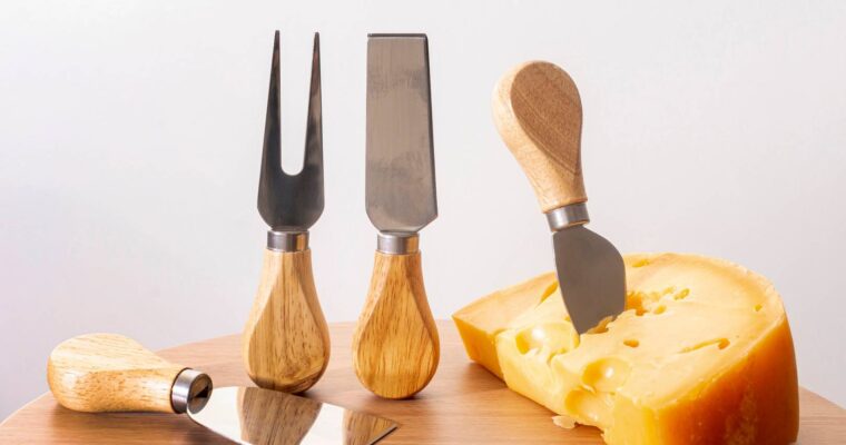 Wybieramy nóż do sera – na co warto zwrócić uwagę?