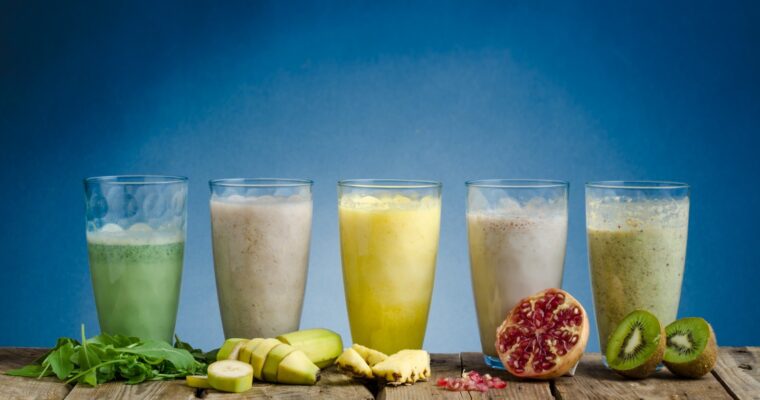 Idealne smoothie na śniadanie: przepisy, składniki i korzyści zdrowotne