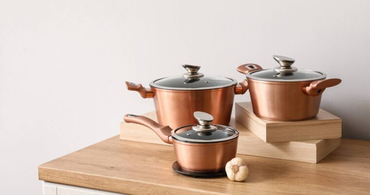 Stal, żeliwo czy&nbsp;ceramika? Porównanie garnków, które warto mieć w&nbsp;kuchni
